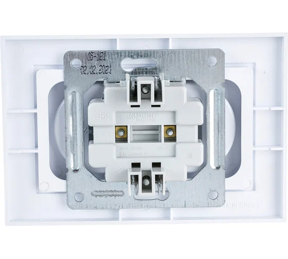 Розетка двойная Mono Electric без заземления Despina бел. 102-190005-121