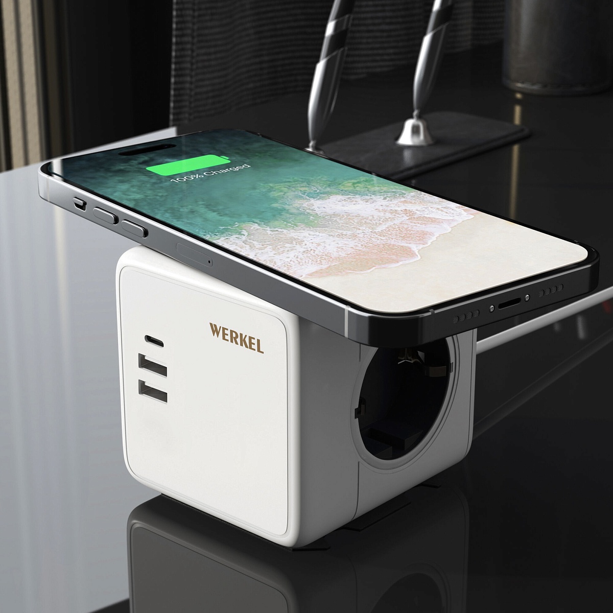 Розеточный блок 3-местный + 3×USB + беспроводная зарядка W6513501